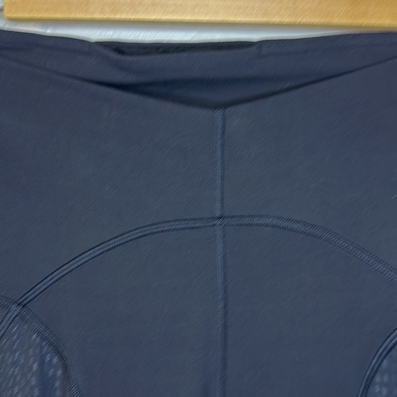 Lululemon black v waistband 7/8 length leggings 8 - Picture 2 of 9
